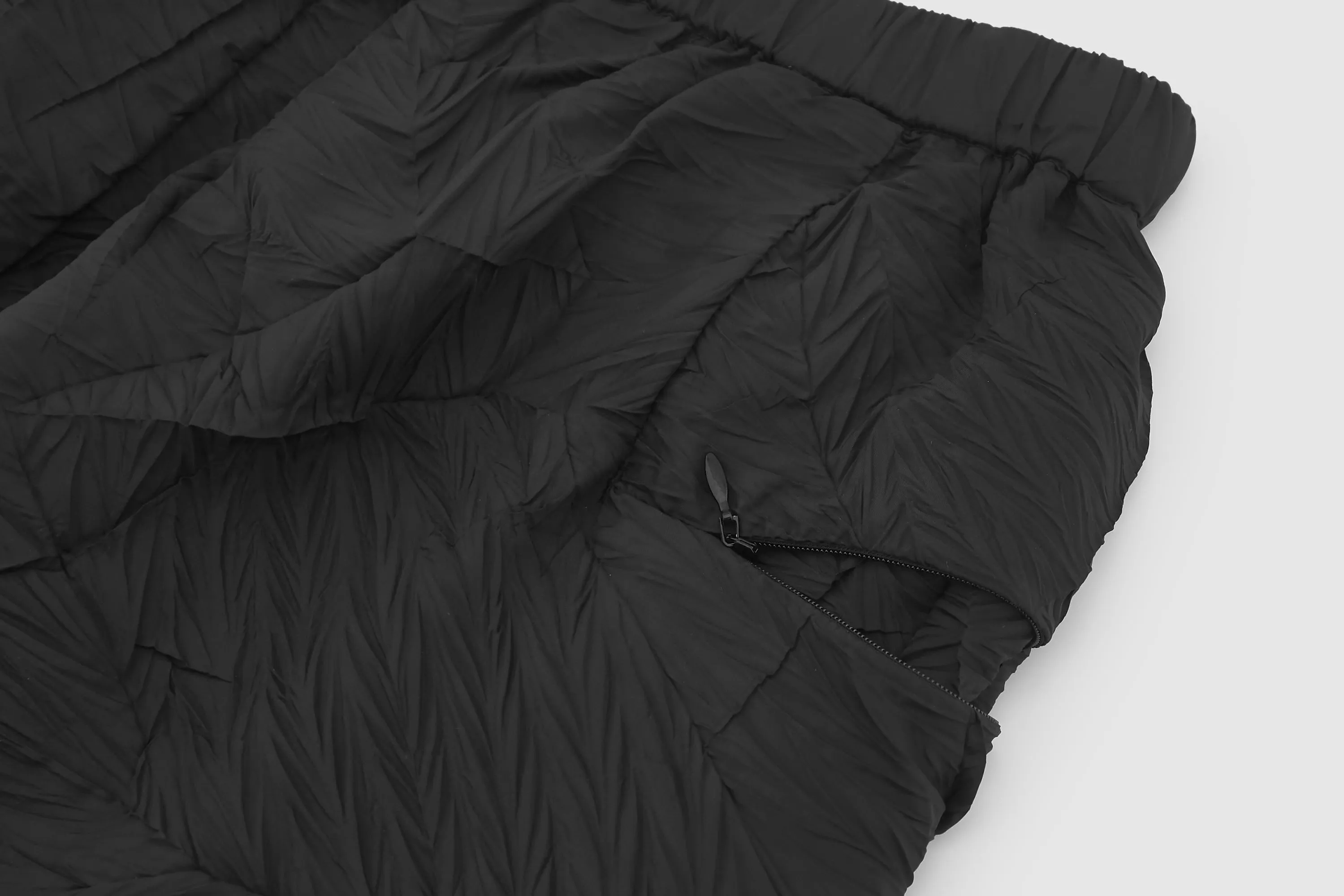 Distort Pleats Polyester Shorts