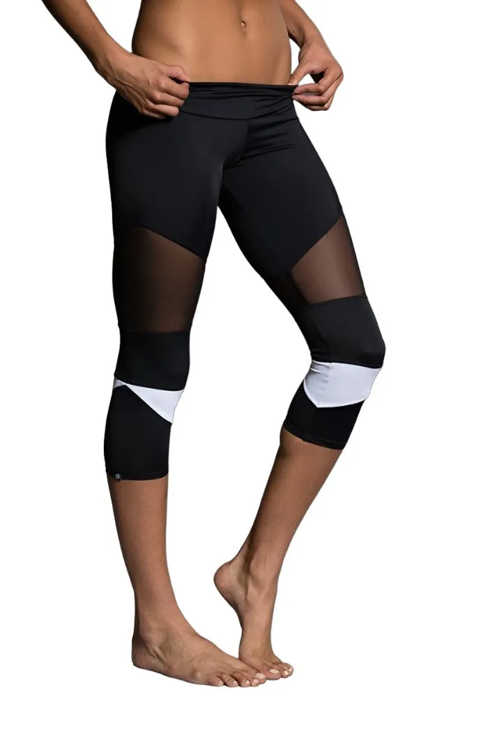 Onzie Hot Yoga Cut Out Capri 270