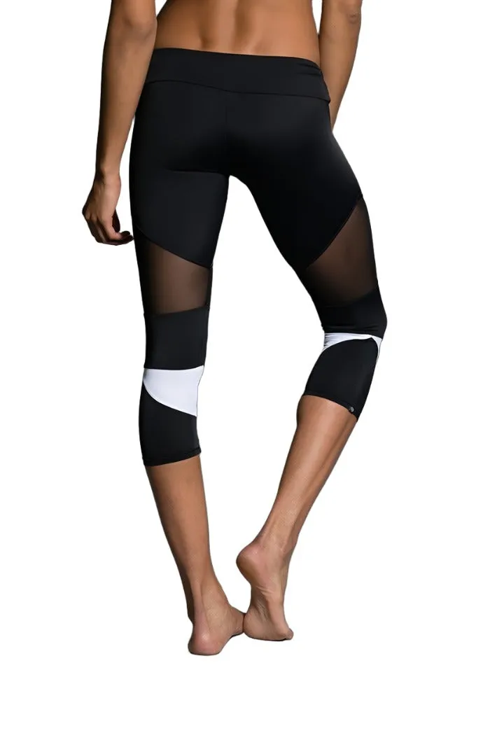 Onzie Hot Yoga Cut Out Capri 270